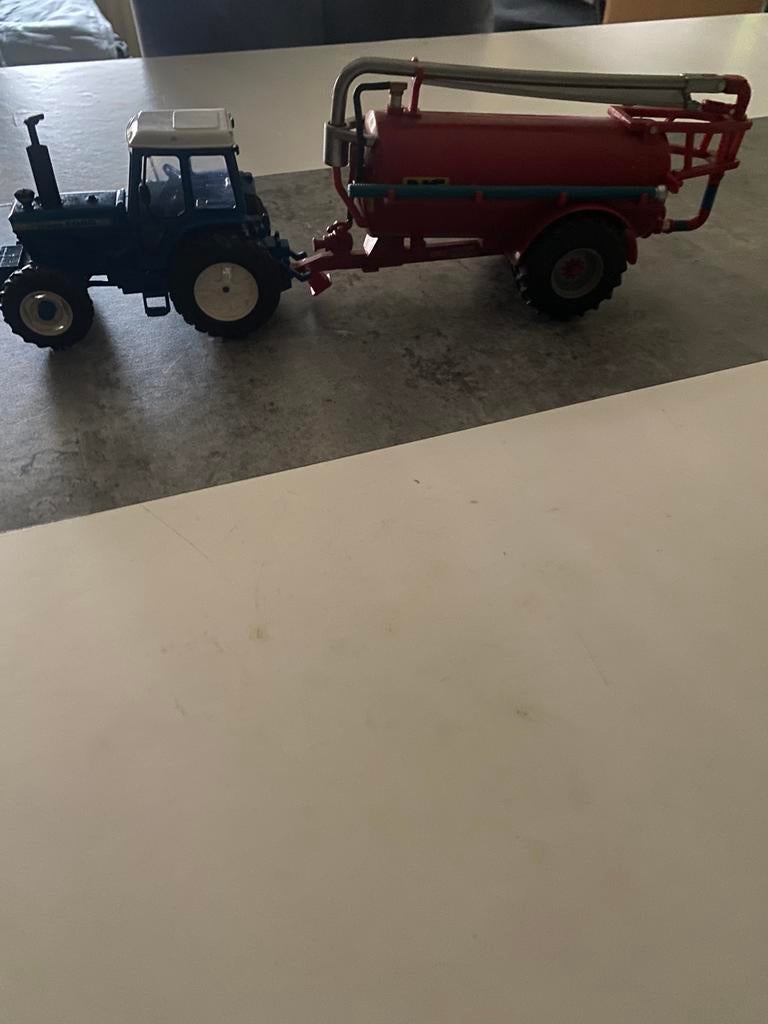 Britains fordTW20 met giertank in goede staat, Ophalen of Verzenden, Nieuw, Tractor of Landbouw, Britains