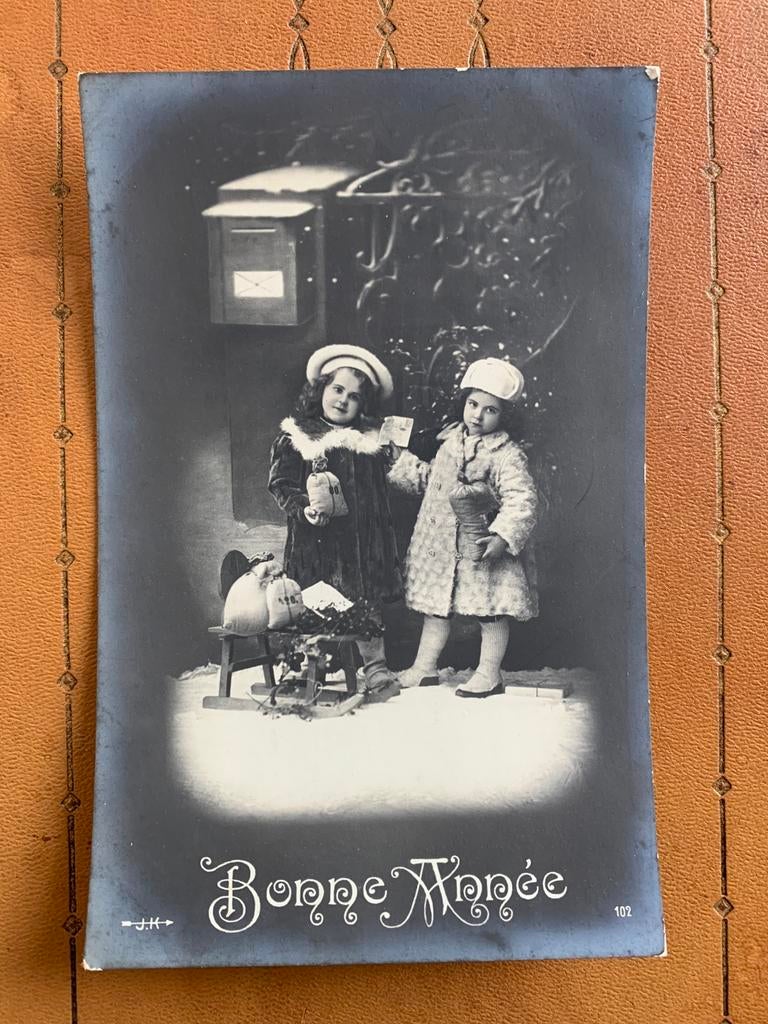Bonne Année - meisjes, slee, brievenbus, zakjes geld, brief, Ophalen of Verzenden, Voor 1920, Ongelopen, Feest(dag)