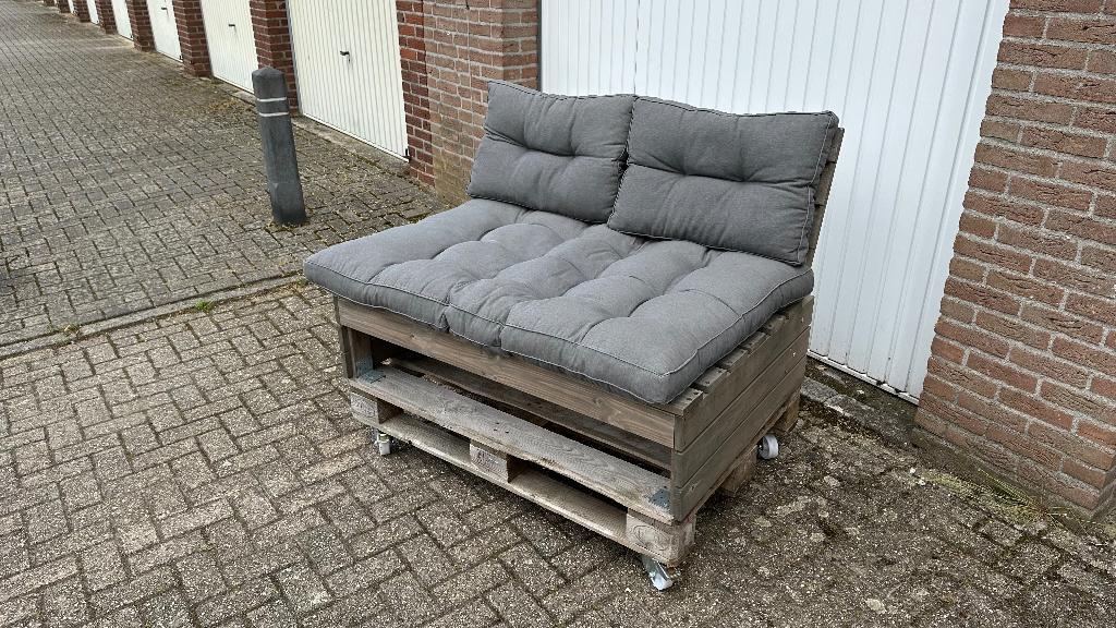 Palletbank op wielen met kussens, Ophalen, Zo goed als nieuw, Hout