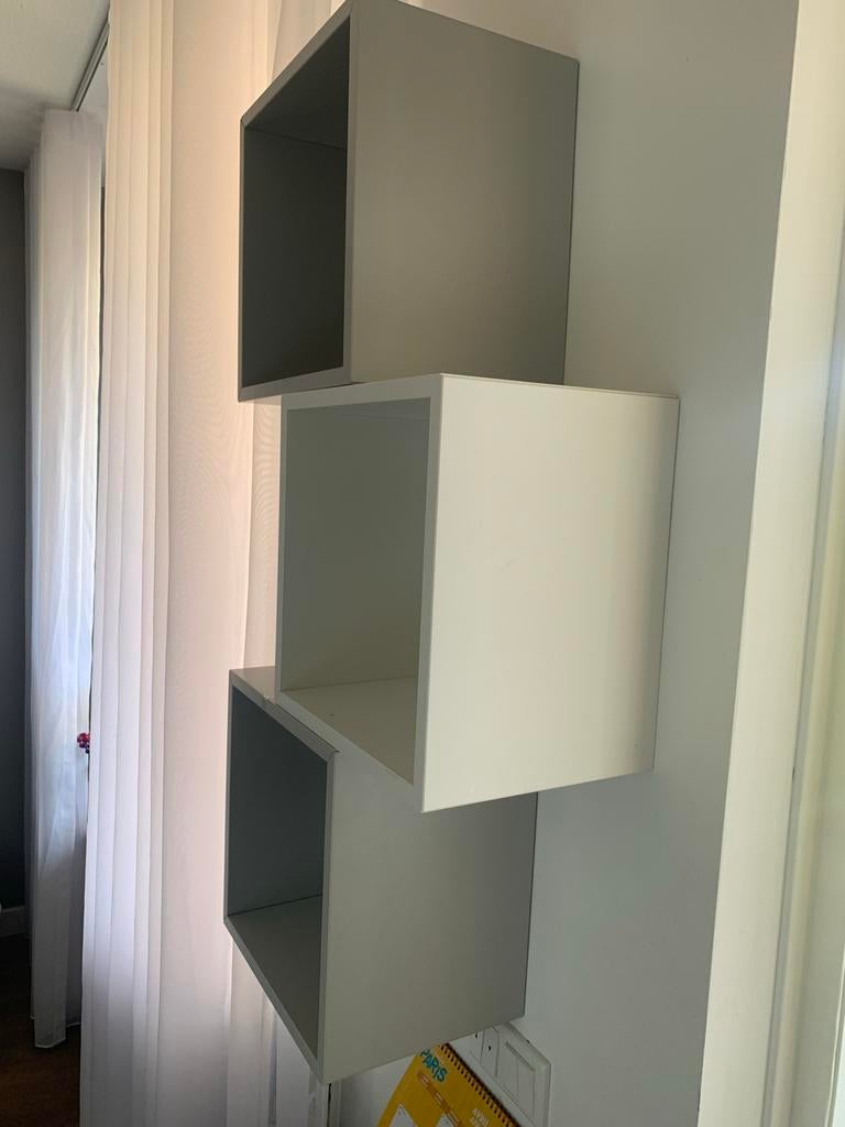 3 IKEA Eket kastjes met ophangrail wit en grijs, Ophalen, Gebruikt