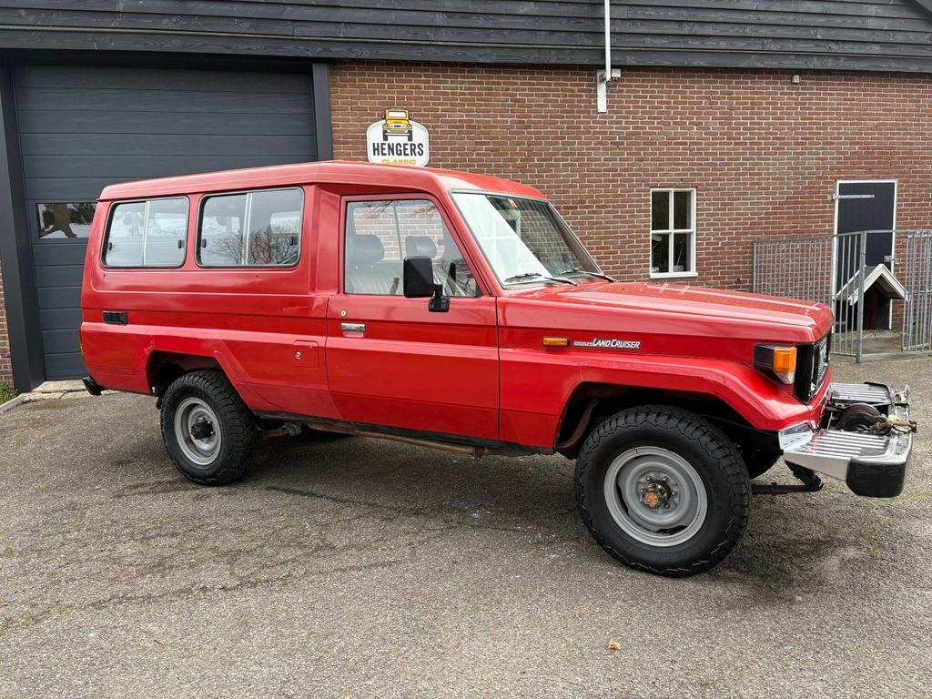 Toyota Land Cruiser, Bedrijf, SUV of Terreinwagen, Rood, Handgeschakeld