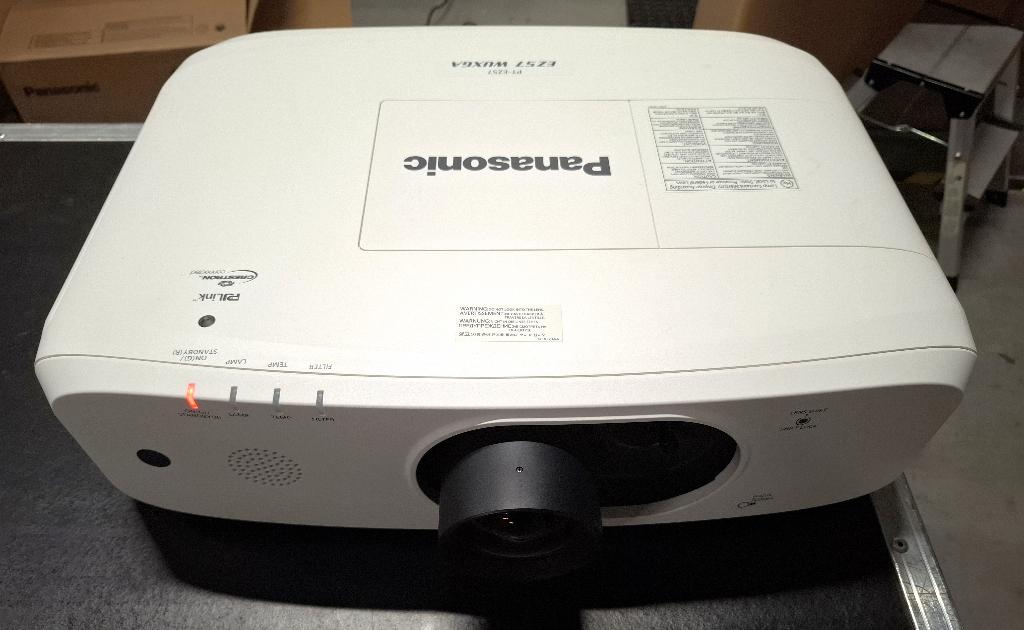 Panasonic PT-EZ57 Projector in zeer goede staat, Ophalen, Gebruikt, Panasonic, LCD