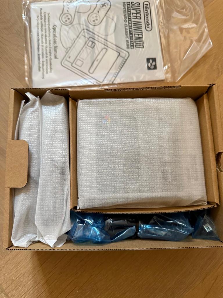 Nintendo Classic Mini SNES - boxed en ongebruikt, Spelcomputers en Games, Spelcomputers | Nintendo Super NES, Ophalen, Zo goed als nieuw
