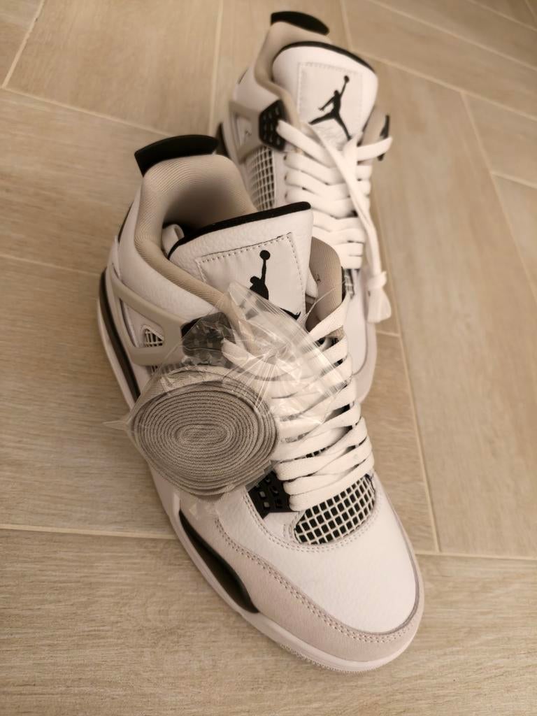 Air Jordan 4 Retro Military Maat 41 Zwart Wit Nieuw, Kleding | Heren, Schoenen, Ophalen of Verzenden, Nieuw, Zwart