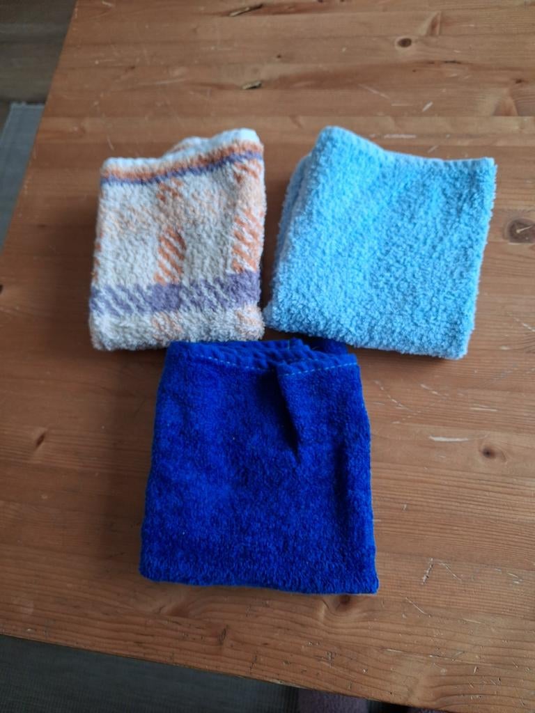 3 gastenhanddoekjes, Huis en Inrichting, Ophalen of Verzenden, Zo goed als nieuw, Theedoek of Handdoek