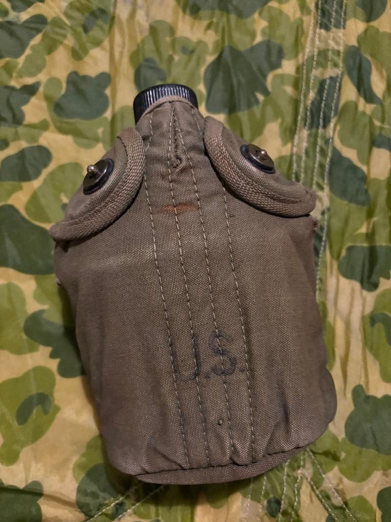 Tweede wereldoorlog US veldfles british made 1944 op naam, Ophalen of Verzenden, Landmacht, Amerika, Overige typen