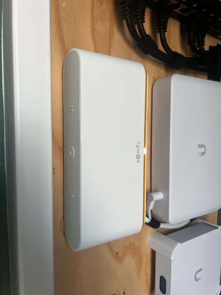 SOMFY TAHOMA Wandhouder - Handige en stevige bevestiging, Ophalen of Verzenden, Nieuw