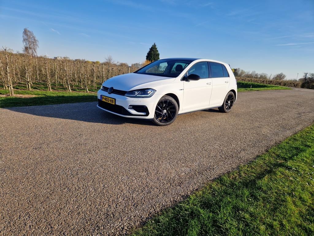 Volkswagen Golf 1.5 TSI 150pk 7-DSG R-line 5D 2018 Wit Rline, Auto's, 1498 cc, Euro 6, 4 cilinders, Alcantara