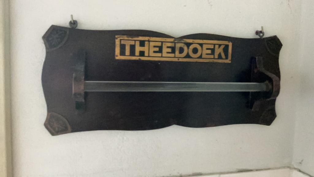 Oud theedoeken rekje, Ophalen