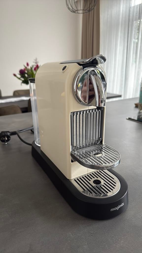 Nespresso Magimix beige koffiezetapparaat, Ophalen of Verzenden, Zo goed als nieuw