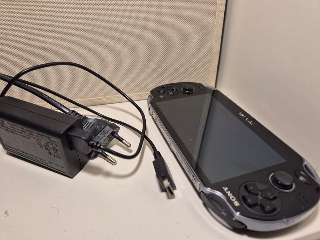 PlayStation Vita met oplader, Ophalen of Verzenden, Zo goed als nieuw