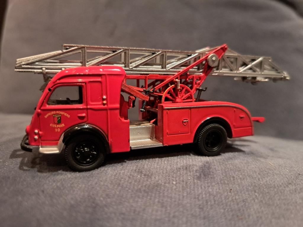 Renault Galion brandweerwagen schaal 1:72, Overige merken, Gebruikt, 1:50 of kleiner, Ophalen of Verzenden