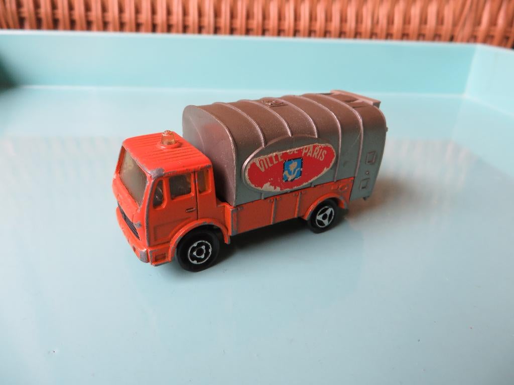 Majorette Mercedes Vuilniswagen Ville de Paris, Ophalen of Verzenden, Gebruikt, Bus of Vrachtwagen