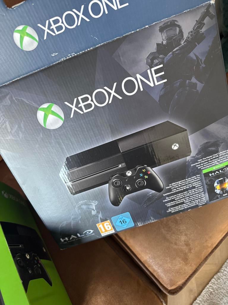 Xbox One + 2 controllers, Spelcomputers en Games, Spelcomputers | Xbox One, Ophalen, Xbox One, Zonder controller, 500 GB