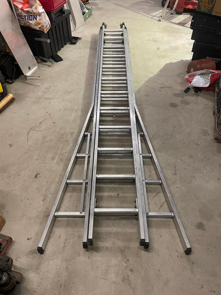 Telescoop/ uitschuif ladder 3x12 sporten werkhoogte 8/9M zga, Ophalen of Verzenden, Zo goed als nieuw, Ladder, Opvouwbaar of Inschuifbaar