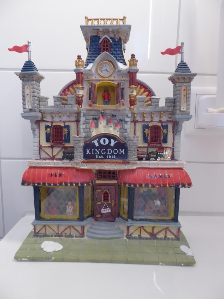 Lemax Item - Facade Toy kingdom -  ik ruim op, Ophalen of Verzenden, Zo goed als nieuw