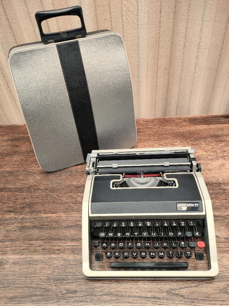 Typemachine Olivetti Underwood Lettera 33. QWERTY, Italy., Diversen, Typemachines, Gebruikt, Ophalen of Verzenden