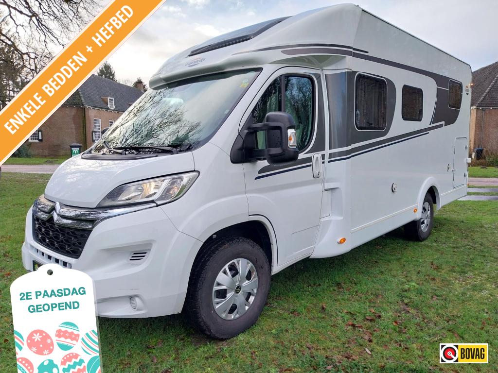 Prachtige Carado T338 met een groot zonnepaneel !!!, Koelkast, Ringverwarming, Treinzit, Bedrijf