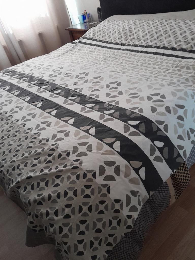 Mooi DEKBEDOVERTREK  ( Lits-jumeaux 240 x200/220 ), Gebruikt, Beige, Dekbedovertrek, Tweepersoons