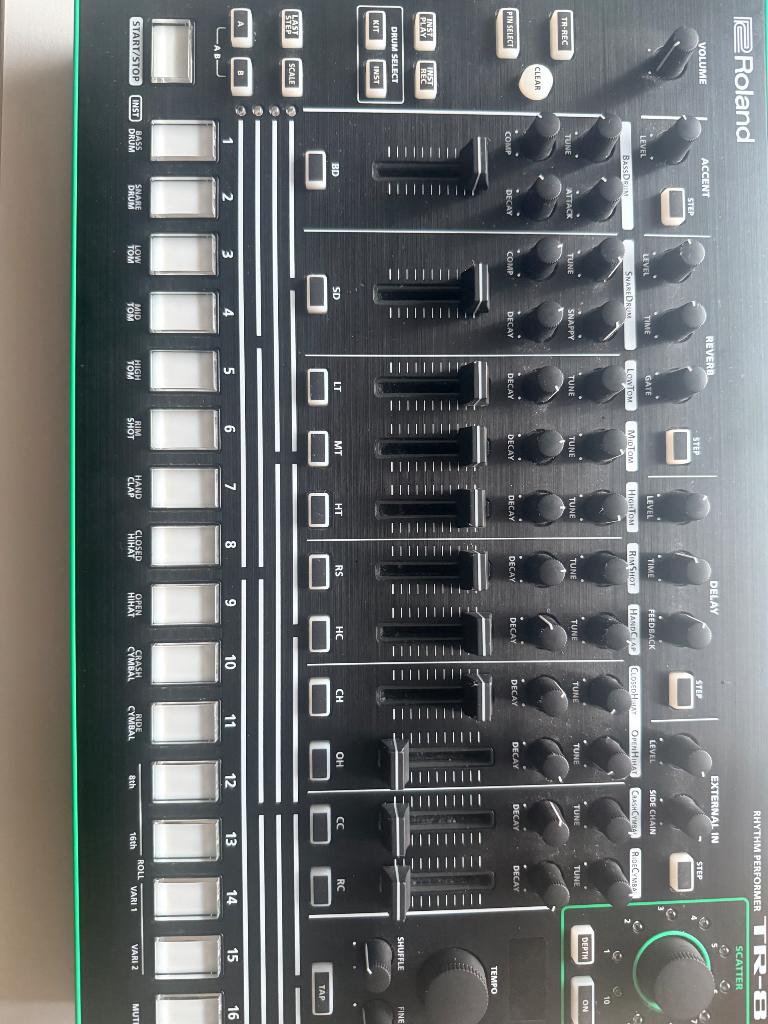 Roland tr-8, Muziek en Instrumenten, Drumcomputers, Ophalen, Zo goed als nieuw, Roland
