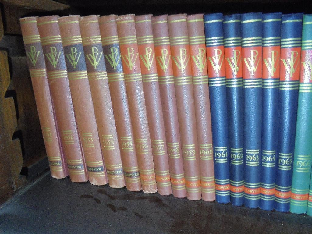 35 x Winkler Prins jaarboeken 1951 en volgende (LBij4-1), Boeken, Ophalen, Gelezen, Algemeen