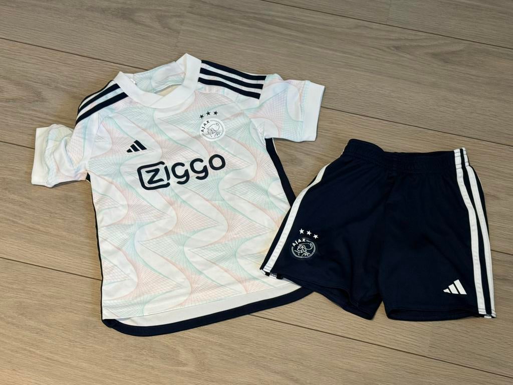 Ajax tenue maat 116, Sport en Fitness, Voetbal, Maat XS of kleiner, Ophalen of Verzenden, Gebruikt, Set