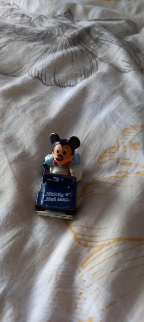 mickey mouse MINI AUTO MET MICKEY MOUSE, Verzamelen, Ophalen of Verzenden, Mickey Mouse, Gebruikt, Beeldje of Figuurtje