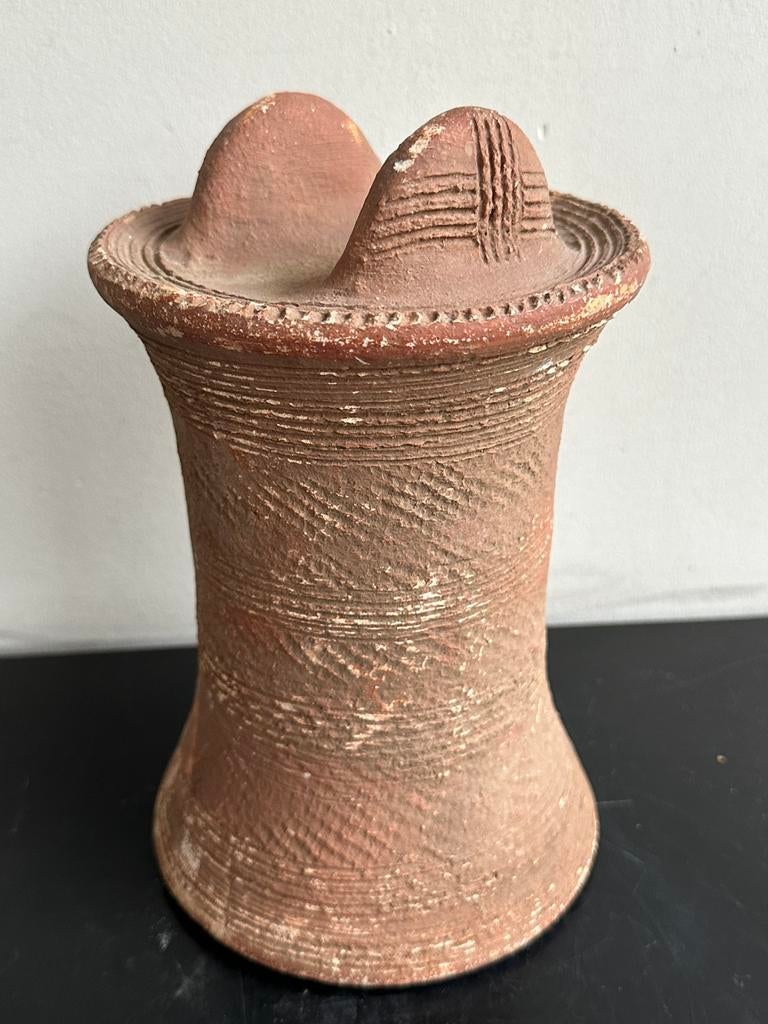 Oude Afrikaanse terracotta pot Nupe volk Nigeria 23 cm, Ophalen of Verzenden