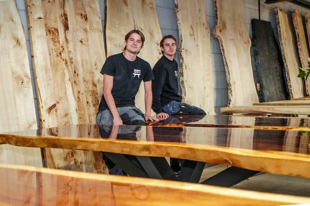 Unieke houten tafels op maat – Suar, Eiken, Esdoorn, Ophalen, 100 tot 150 cm, Eikenhout, Vijf personen of meer