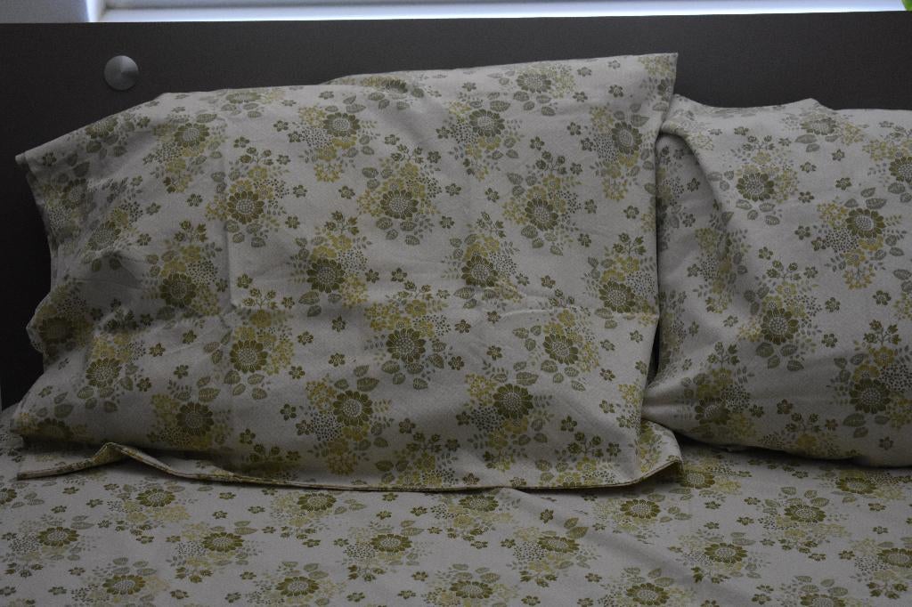 Retro vintage beddengoed: 2 kussenhoezen en 2 persoons laken, Gebruikt, Overige kleuren, Overige maten, Overige typen