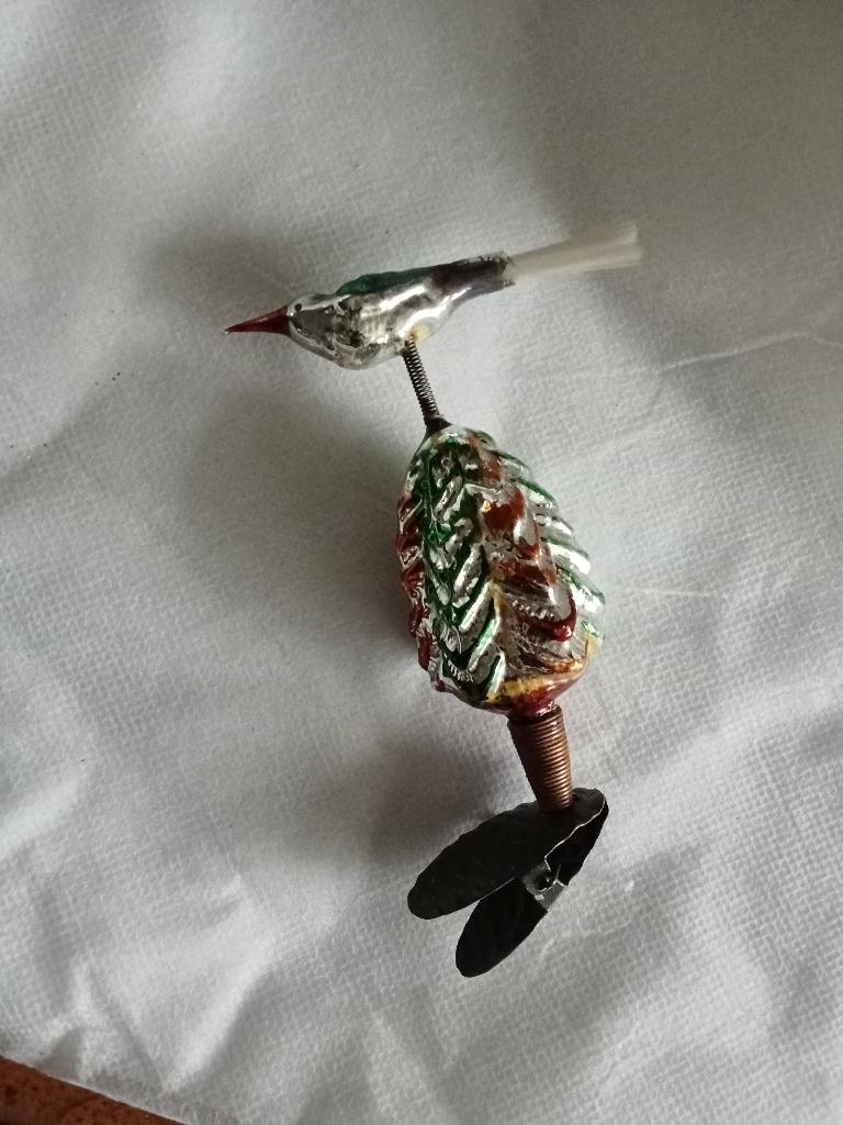 mooie antieke kerstbal vogeltje op denneboom op clip, Diversen, Kerst, Ophalen of Verzenden, Gebruikt