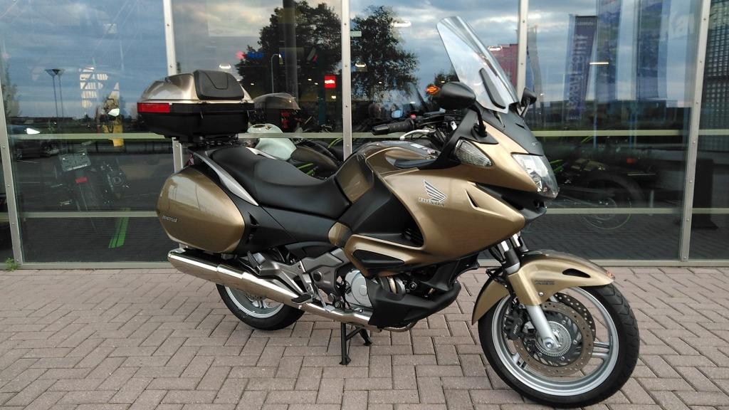 Honda Deauville 700, 700 cc, Motorrijbewijs A, Cardan-aandrijving, Particulier