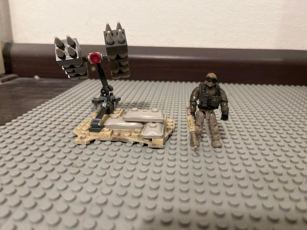 Mega Bloks Call of Duty Raketlanceerder met Figuur, Ophalen of Verzenden, Zo goed als nieuw, Megabloks