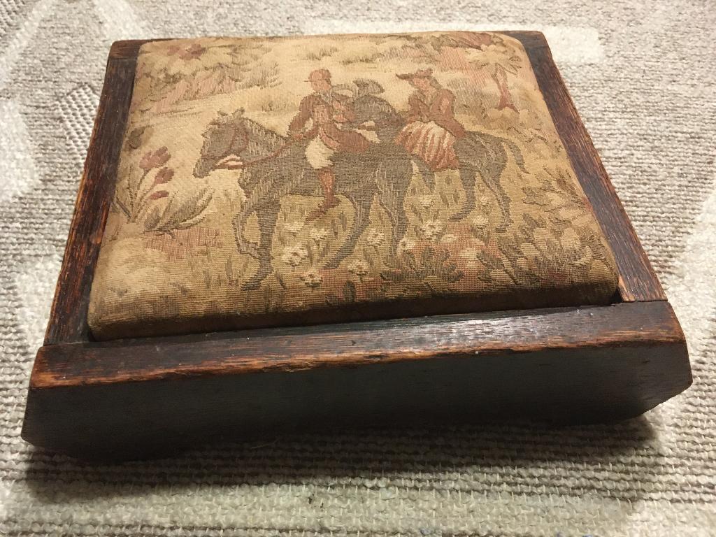 antiek houten voetenbank voetenbankje, Minder dan 50 cm, Minder dan 50 cm, Ophalen of Verzenden, Stof