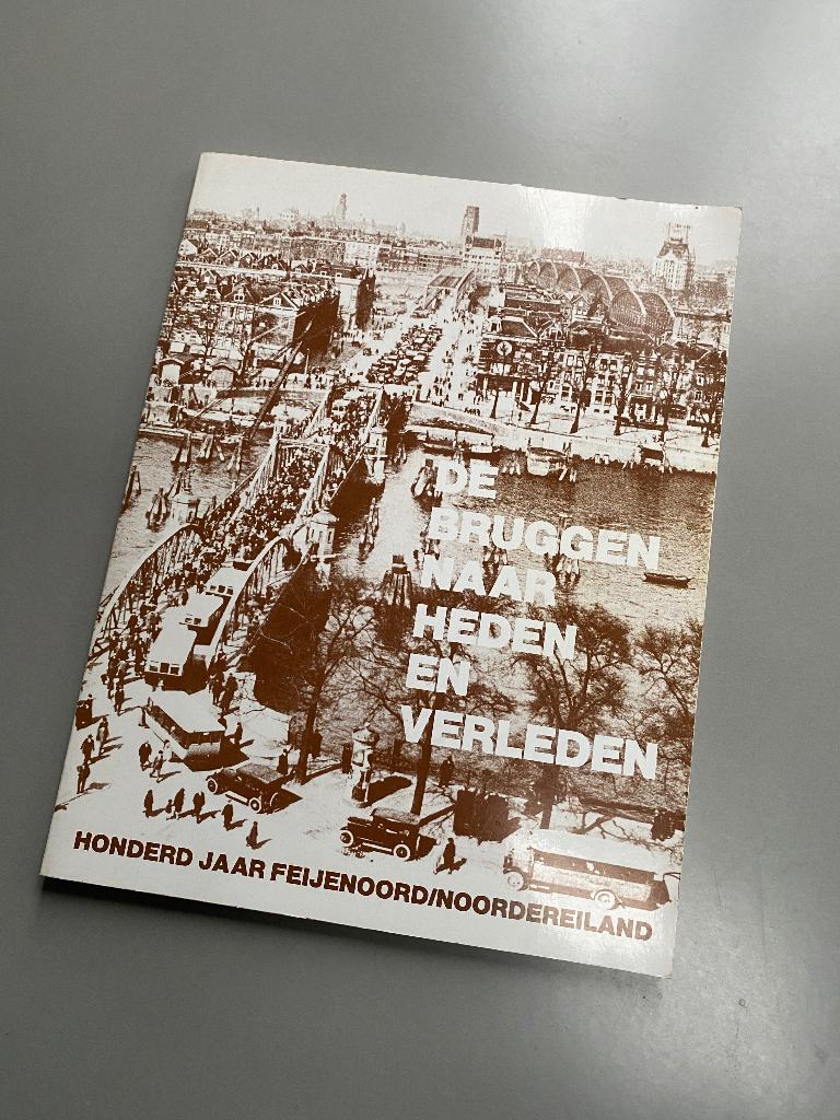 De Bruggen naar heden & verleden  Feijenoord / Noordereiland, Ophalen of Verzenden, 20e eeuw of later, Zo goed als nieuw