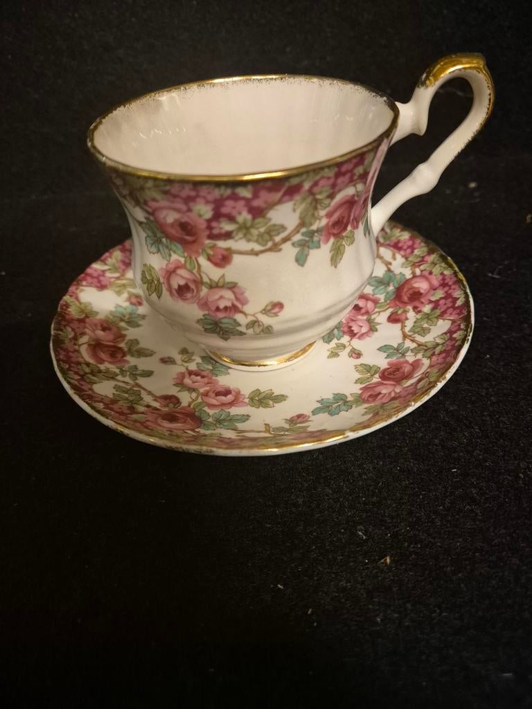 Royal Stafford porselein, Ophalen of Verzenden, Zo goed als nieuw, Porselein, Kop en/of schotel