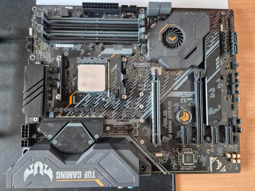 ASUS TUF GAMING X570-PLUS + AMD Ryzen 7 3700X - Bundle, DDR4, AM4, Ophalen of Verzenden, Zo goed als nieuw