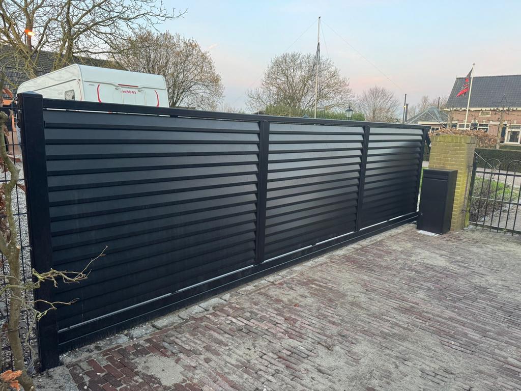Lamellen schuifpoort incl. Schuifmotor 1400x6000, Tuin en Terras, Ophalen, Met poort, Overige typen, Aluminium
