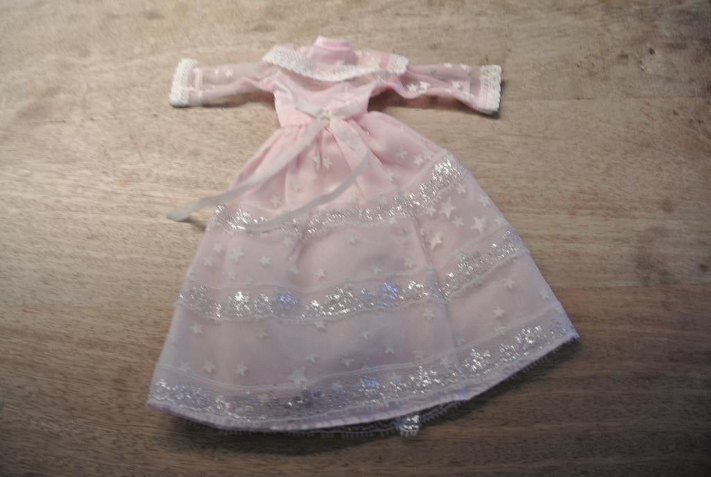 Barbie Kleertjes Glow in the Dark Vintage/ nr 353, Ophalen of Verzenden, Zo goed als nieuw, Kleertjes