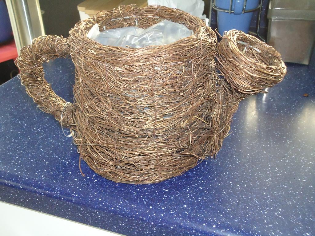 bloempot model theepot soort riet, Overige materialen, Binnen, Ophalen of Verzenden, Zo goed als nieuw