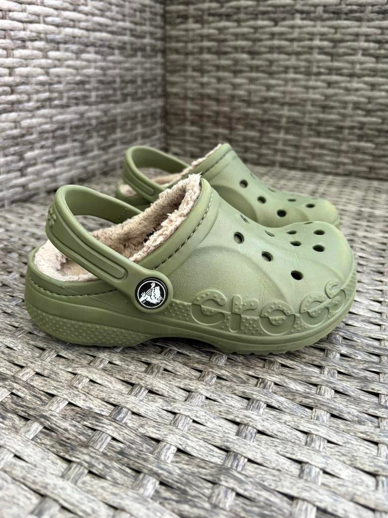 Crocs met voering groen army c11 28/29, Ophalen of Verzenden, Zo goed als nieuw, Jongetje of Meisje, Schoentjes