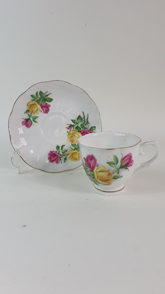 Vintage kop en schotel, Royal Goedewaagen Gouda. 4C9, Antiek en Kunst, Antiek | Servies los, Ophalen of Verzenden