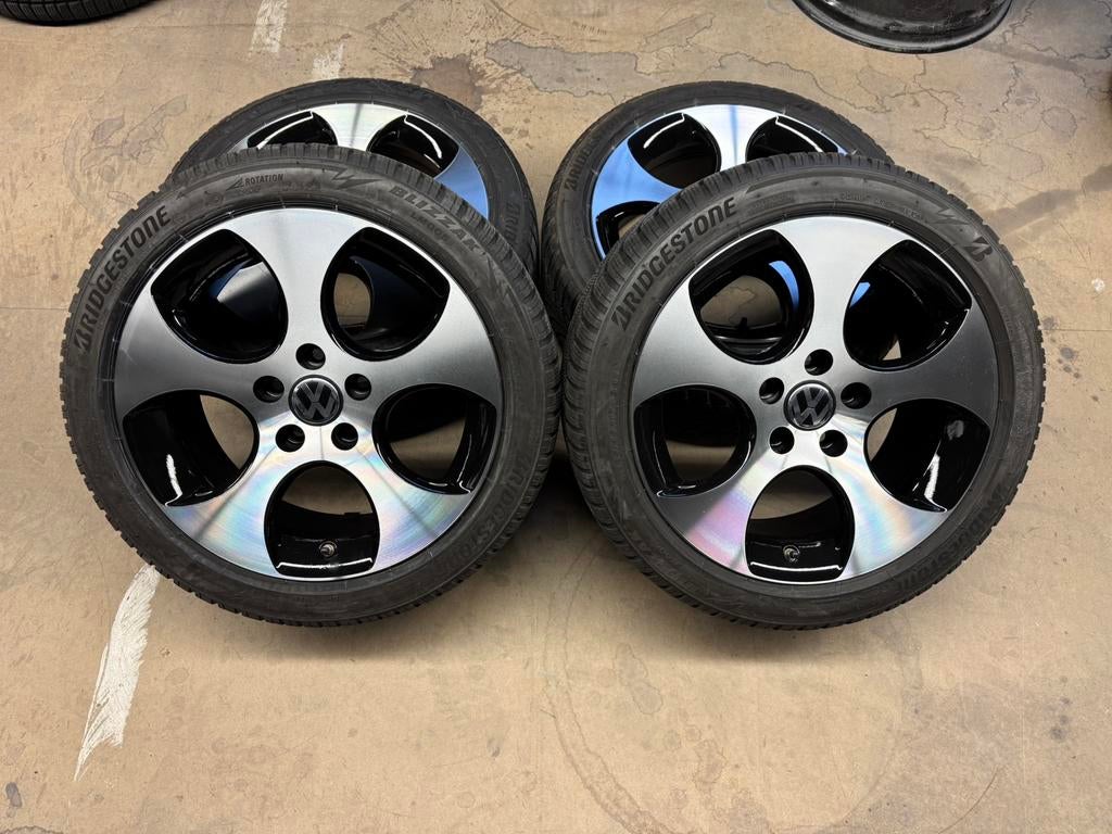 17 inch OEM Volkswagen Caddy Velgen met all season banden
