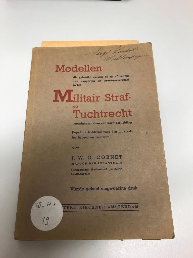 Militair straf- en tuchtrecht 4e druk 1946, Ophalen of Verzenden, Gelezen, Algemeen