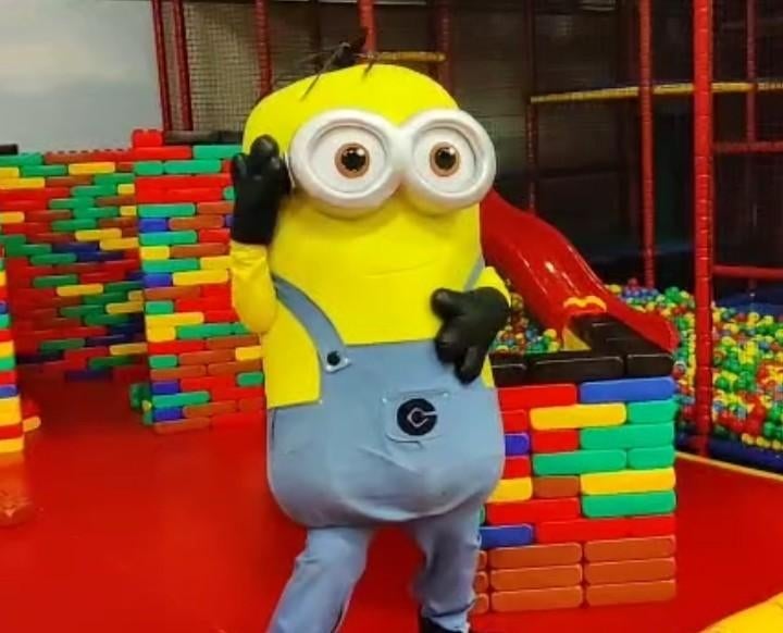 Minion Mascotte Pak - Fijn materiaal - Carnaval, Carnaval, Zo goed als nieuw, Kleding, Geen merk