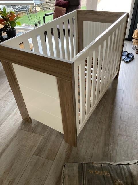 KMbaby babybed K2 wit 120 x 60 cm met lattenbodem - ledikant ledikant 3 niveaus in hoogte verstelbaar - gelakt grenenhout & MDF