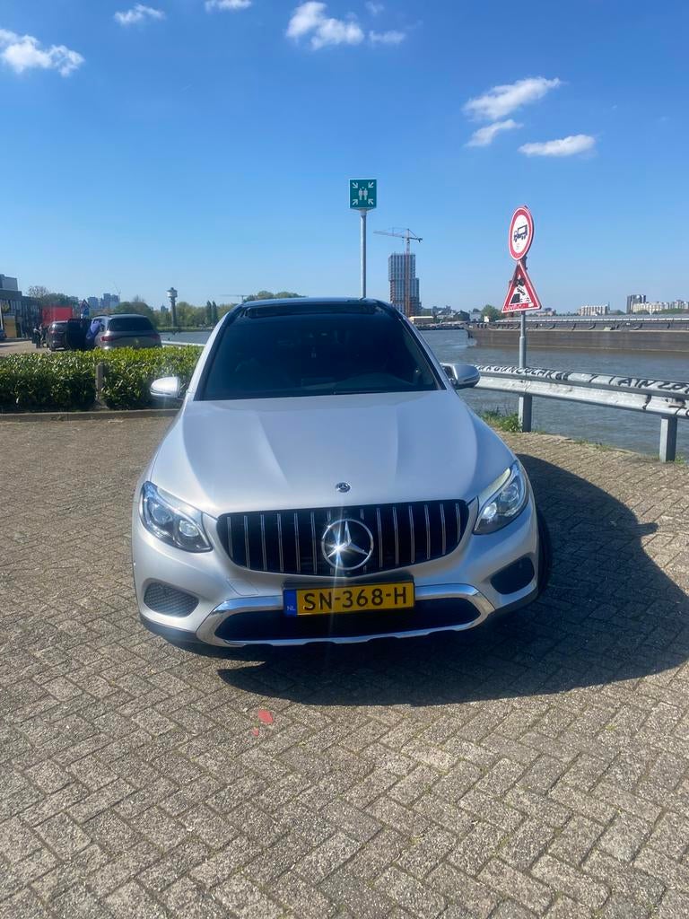 Mercedes-Benz GLC 250 d 204pk 4MATIC 9G-TRONIC 2018 Grijs, Auto's, Automaat, 4 cilinders, 208 €/maand, 2500 kg