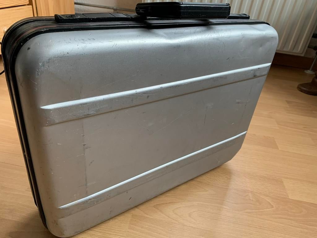 Aluminium koffer met schuifsloten en cijferslot., Ophalen of Verzenden, Gebruikt