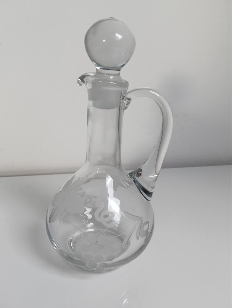 Glazen karaf met ingeslepen afbeelding druiven, Ophalen of Verzenden