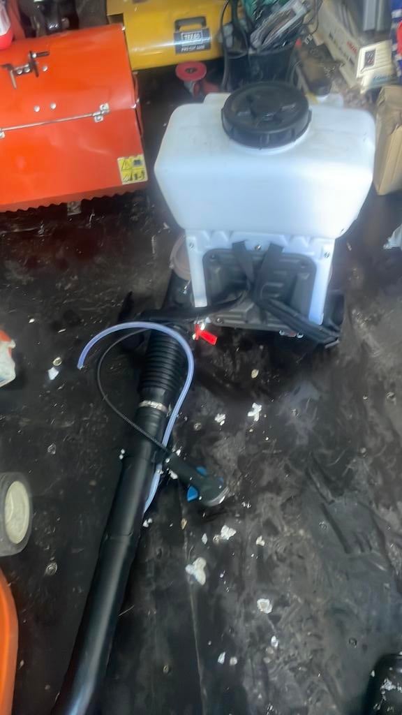 Bladblazer benzine hbm, Tuin en Terras, Bladblazers, Ophalen, Benzine, Hbm, Zo goed als nieuw